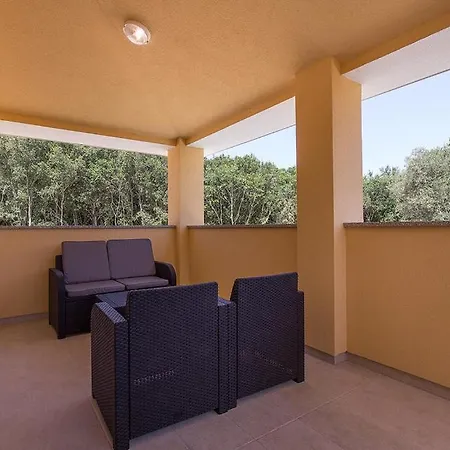 Complex Of 2 Olivia-marisol With 2 Private Pools For Up To 20 Persons, 200m From The Villa *