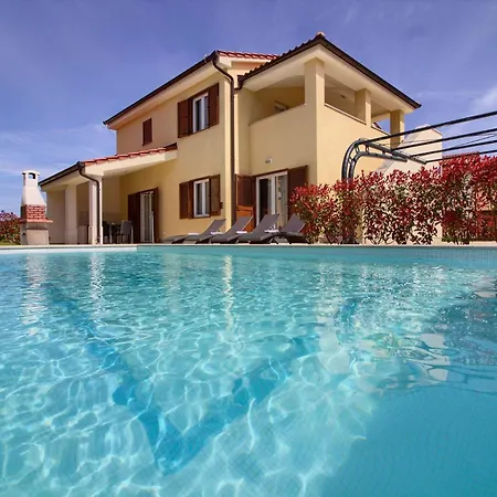Complex Of 2 Olivia-marisol With 2 Private Pools For Up To 20 Persons, 200m From The Banjole