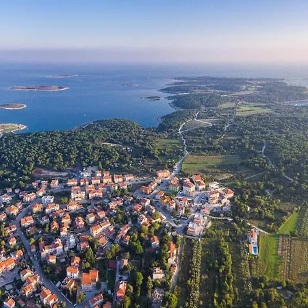 Complex Of 2 Olivia-marisol With 2 Private Pools For Up To 20 Persons, 200m From The
