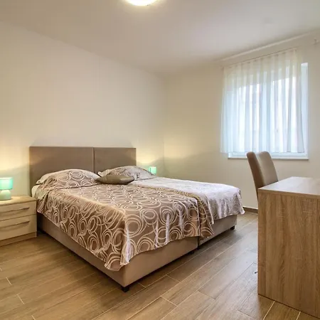 Complex Of 2 Olivia-marisol With 2 Private Pools For Up To 20 Persons, 200m From The Villa *