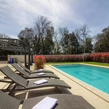 Complex Of 2 Olivia-marisol With 2 Private Pools For Up To 20 Persons, 200m From The 반졸레
