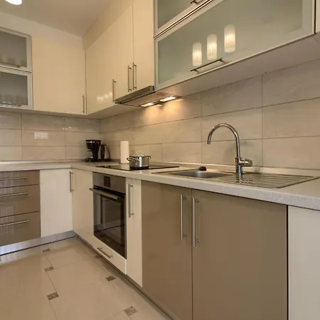 Complex Of 2 Olivia-marisol With 2 Private Pools For Up To 20 Persons, 200m From The Villa