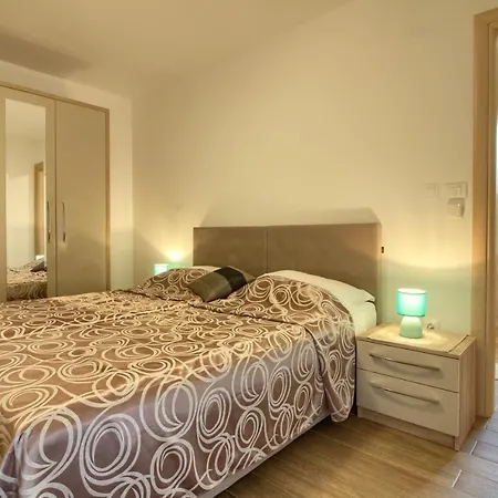 Complex Of 2 Olivia-marisol With 2 Private Pools For Up To 20 Persons, 200m From The Villa Banjole