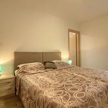 Complex Of 2 Olivia-marisol With 2 Private Pools For Up To 20 Persons, 200m From The Vila *