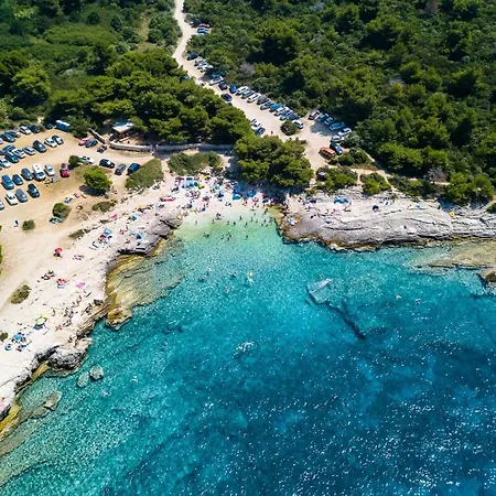 Vila Complex Of 2 Olivia-marisol With 2 Private Pools For Up To 20 Persons, 200m From The