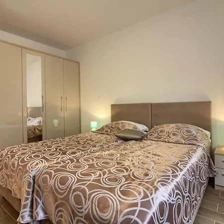 Complex Of 2 Olivia-marisol With 2 Private Pools For Up To 20 Persons, 200m From The