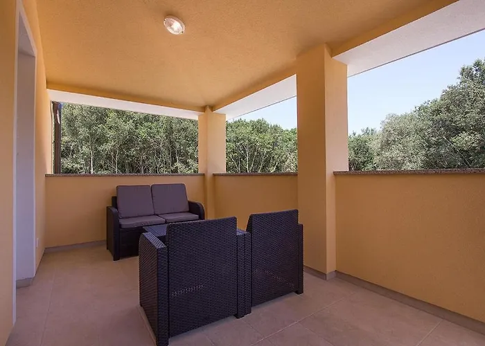 Complex Of 2 Olivia-marisol With 2 Private Pools For Up To 20 Persons, 200m From The Vila *