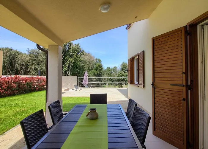 Complex Of 2 Olivia-marisol With 2 Private Pools For Up To 20 Persons, 200m From The Vila