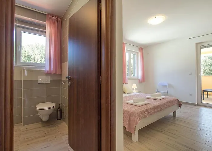 Complex Of 2 Olivia-marisol With 2 Private Pools For Up To 20 Persons, 200m From The Banjole