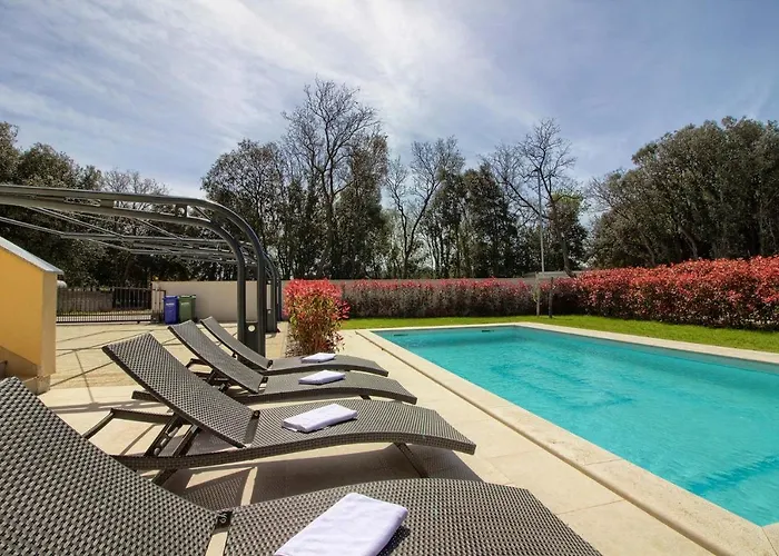 Complex Of 2 Olivia-marisol With 2 Private Pools For Up To 20 Persons, 200m From The Banjole