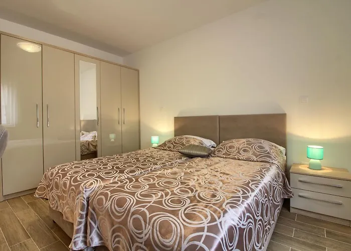 Complex Of 2 Olivia-marisol With 2 Private Pools For Up To 20 Persons, 200m From The